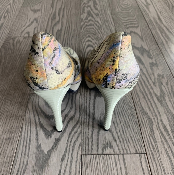 Beautiful Rachel Roy Multicolored Pumps😍💙💜 - Picture 3 of 7